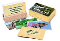 Kniha Tady a teď s dřevěným stojánkem