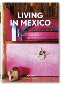 Kniha Living in Mexico